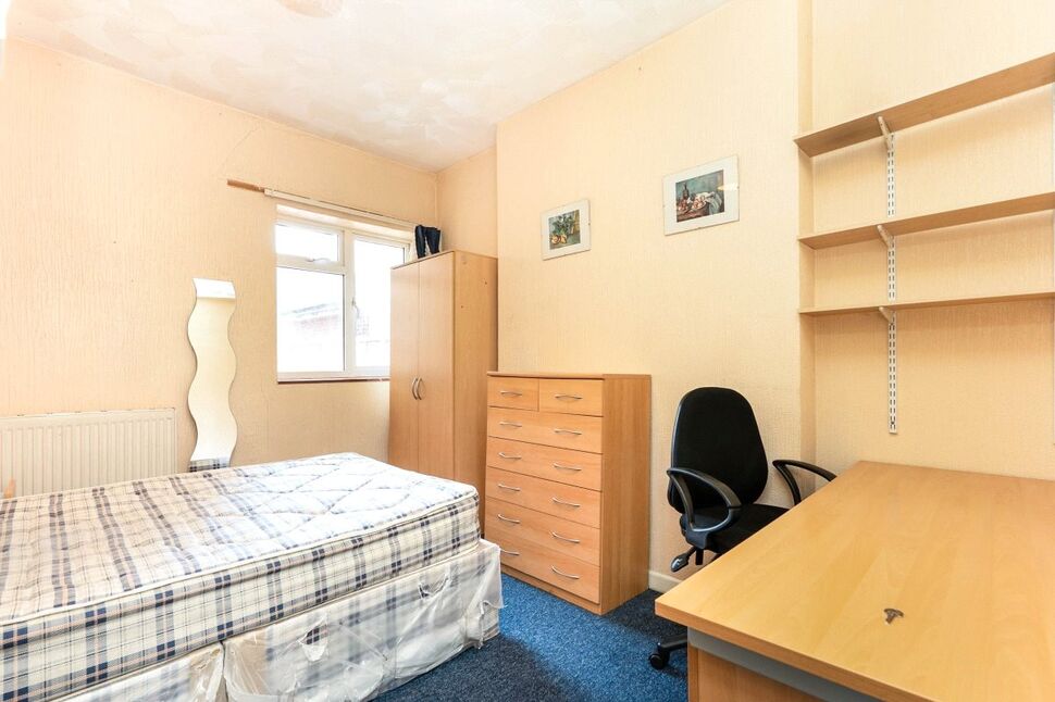 Room Coventry Road in Southampton