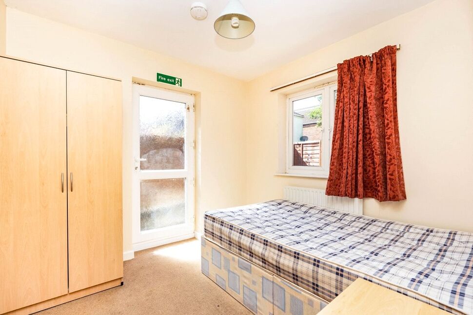 Room Coventry Road in Southampton