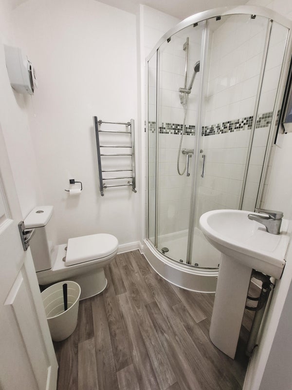Room Mickleham Road in Greater London
