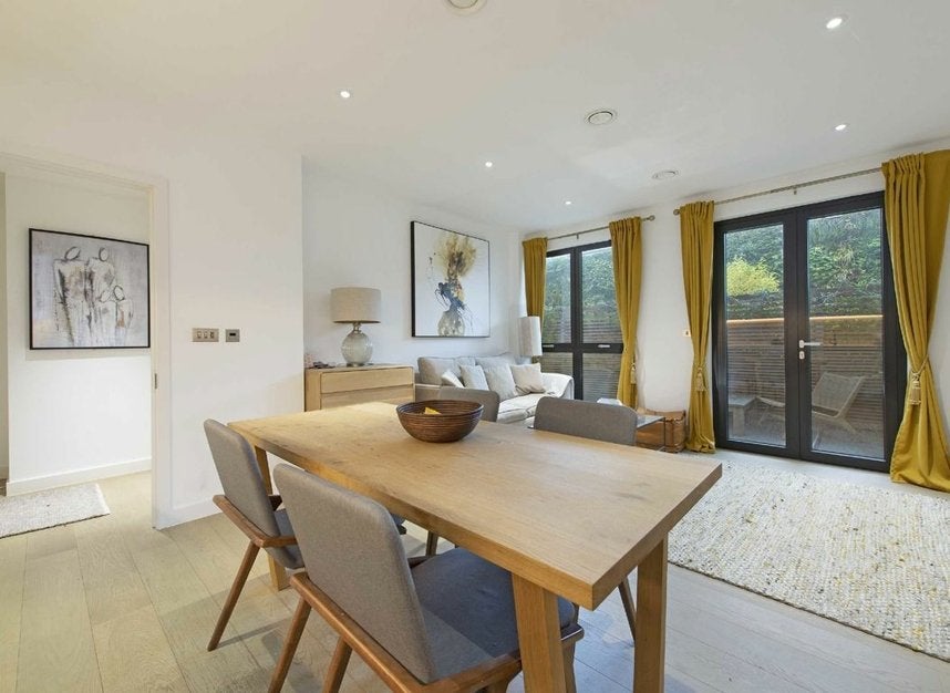 Flat Lyons Place in City of Westminster