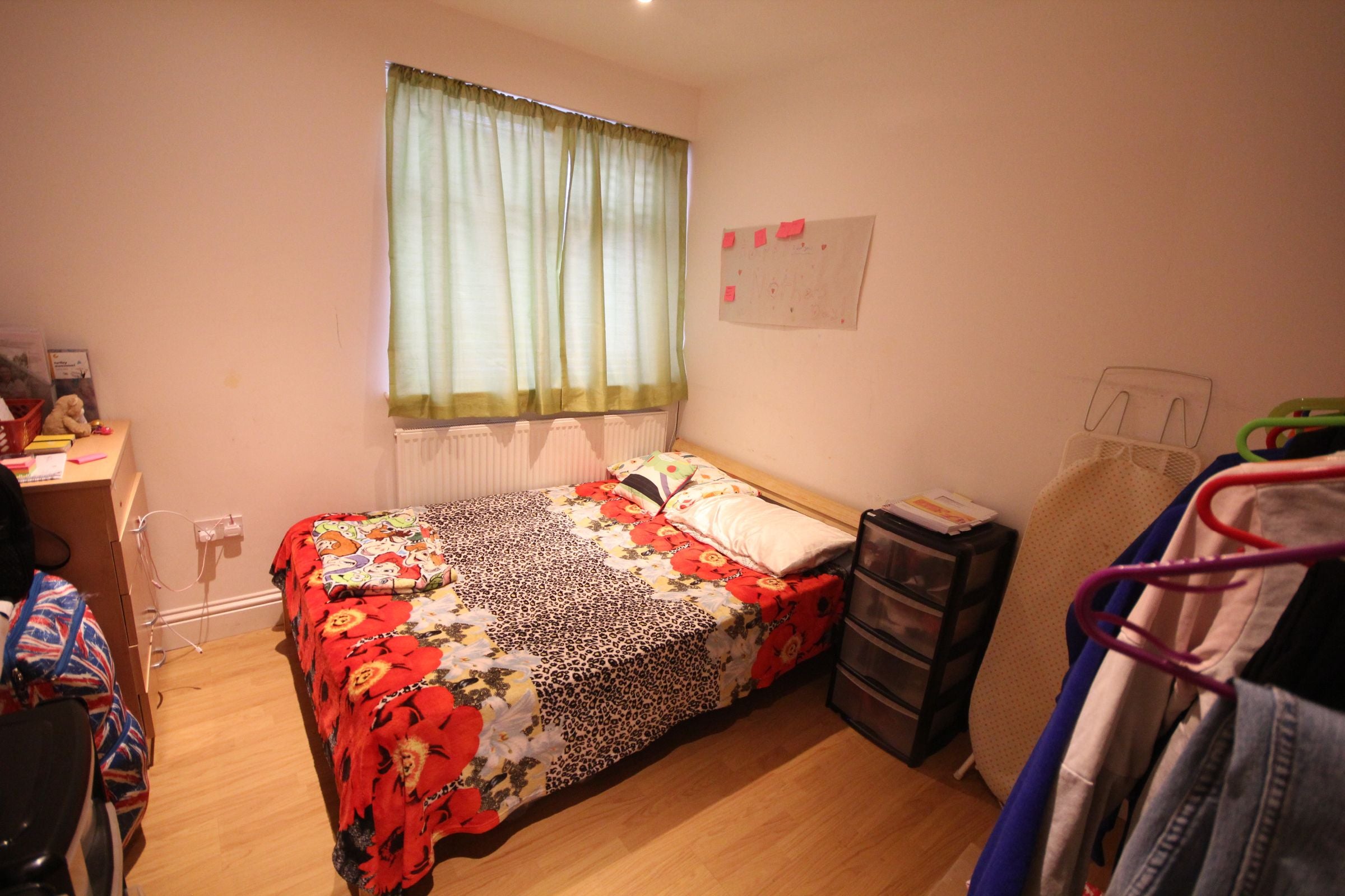 Flat Hindes Road in Greater London