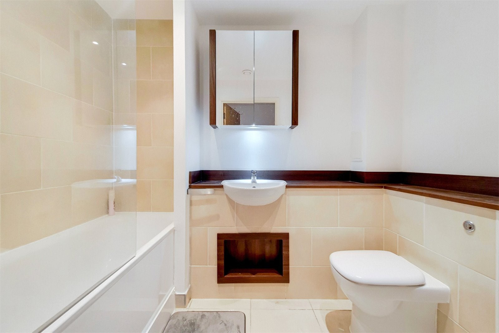 Flat Surrey Quays Road in Greater London