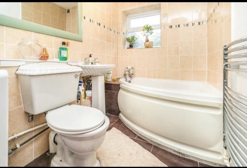Room Harvington Road in Birmingham