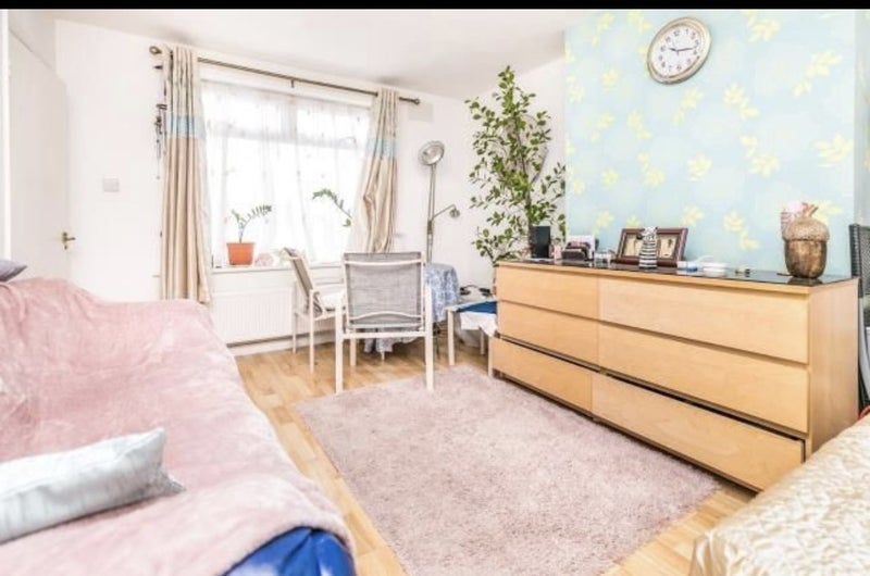 Room Harvington Road in Birmingham