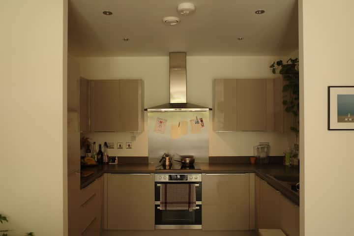 Flat Whiston Road in Greater London