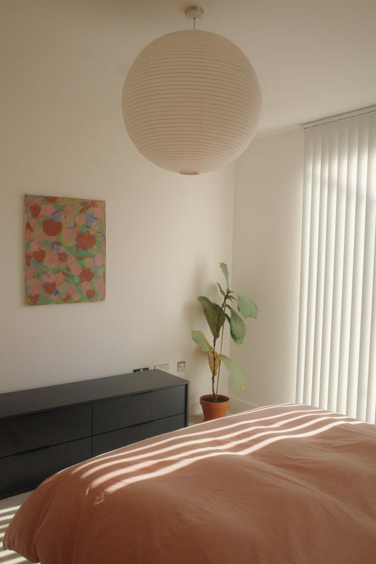 Flat Whiston Road in Greater London
