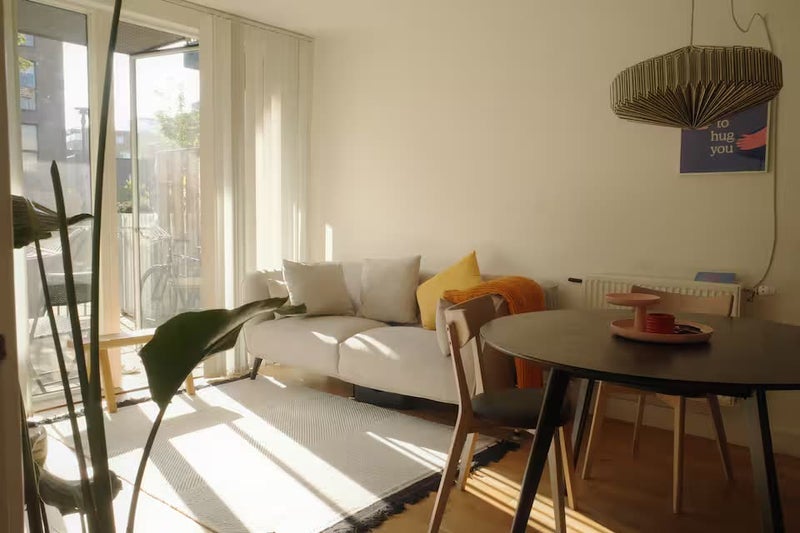 Flat Whiston Road in Greater London