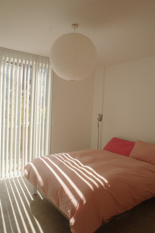 Flat Whiston Road in Greater London