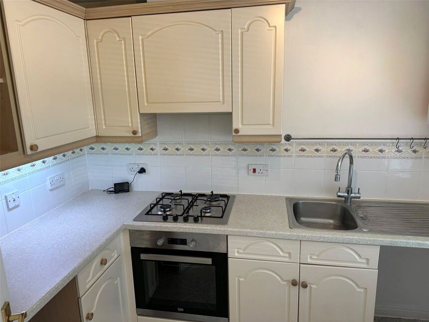House Dupre Close in Slough