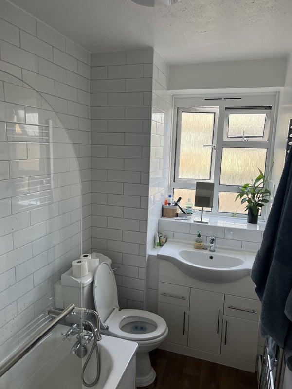 Room McCoid Way in Greater London