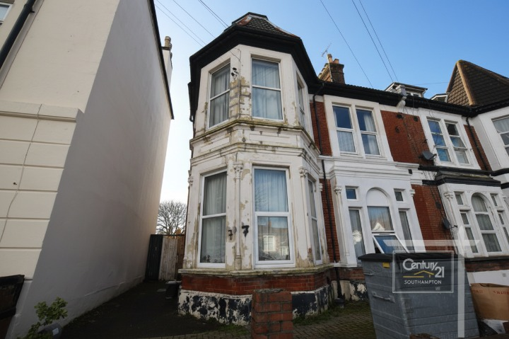 Flat Denzil Avenue in Southampton
