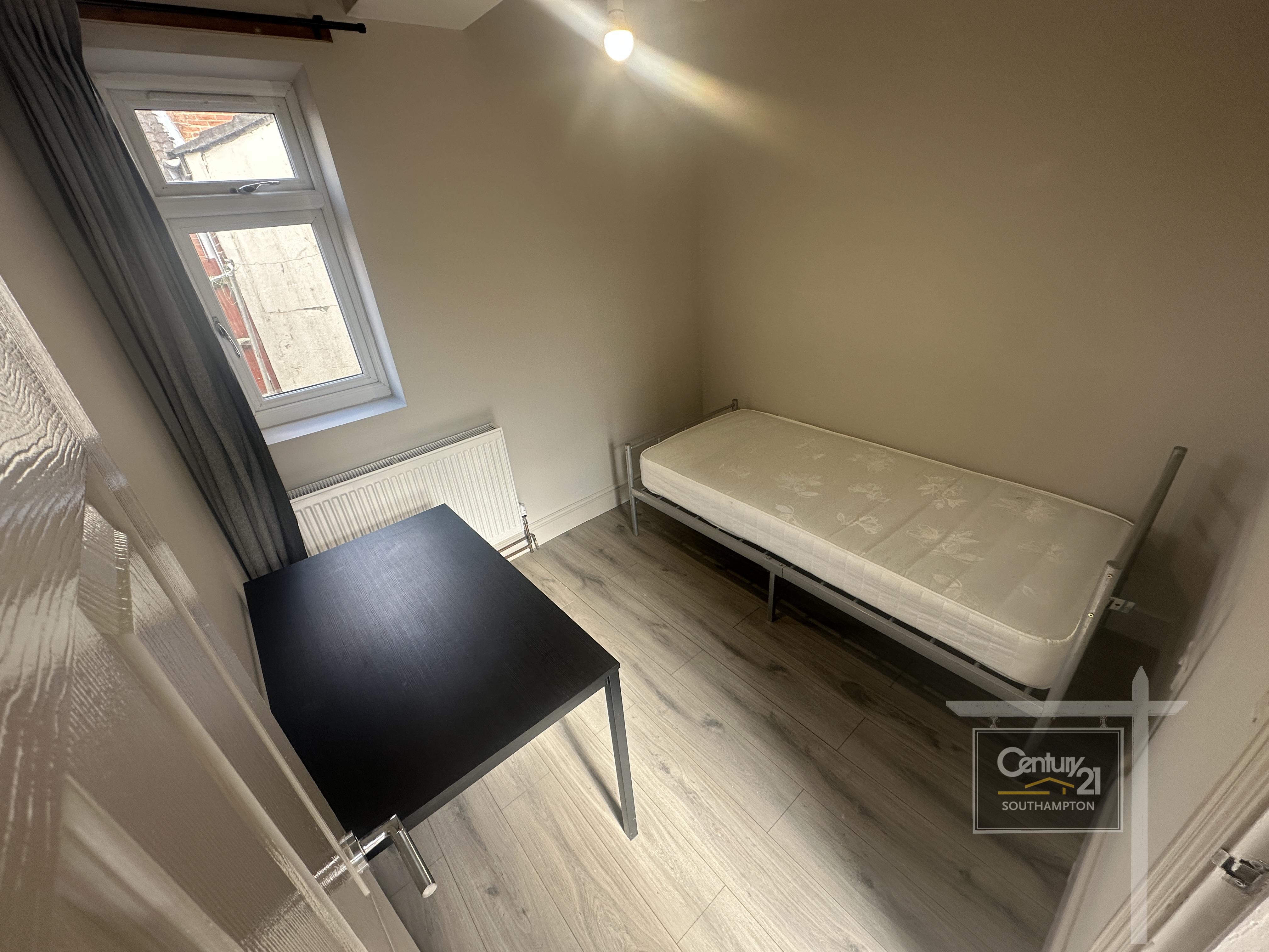 Flat Denzil Avenue in Southampton