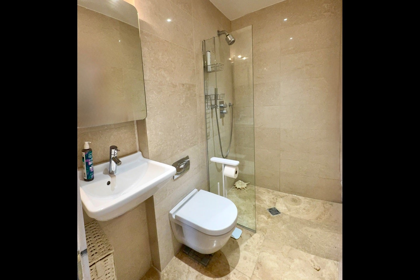 Flat Cornwall Gardens in Greater London