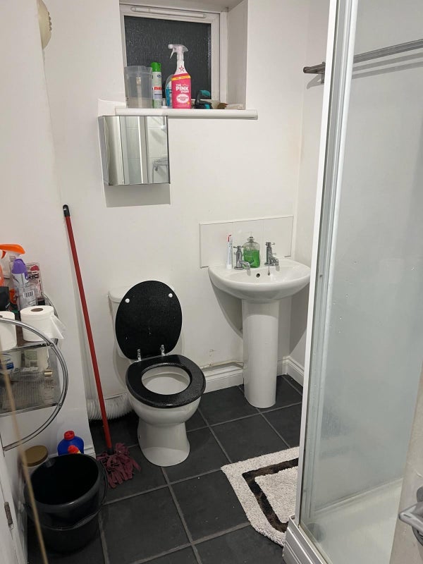 Room Cowbridge Road West in Cardiff