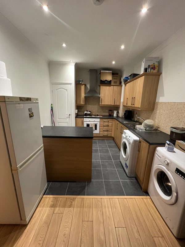 Room Cowbridge Road West in Cardiff