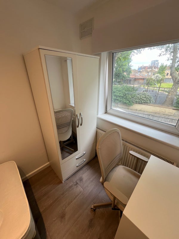 Room Patrick Connolly Gardens in Greater London