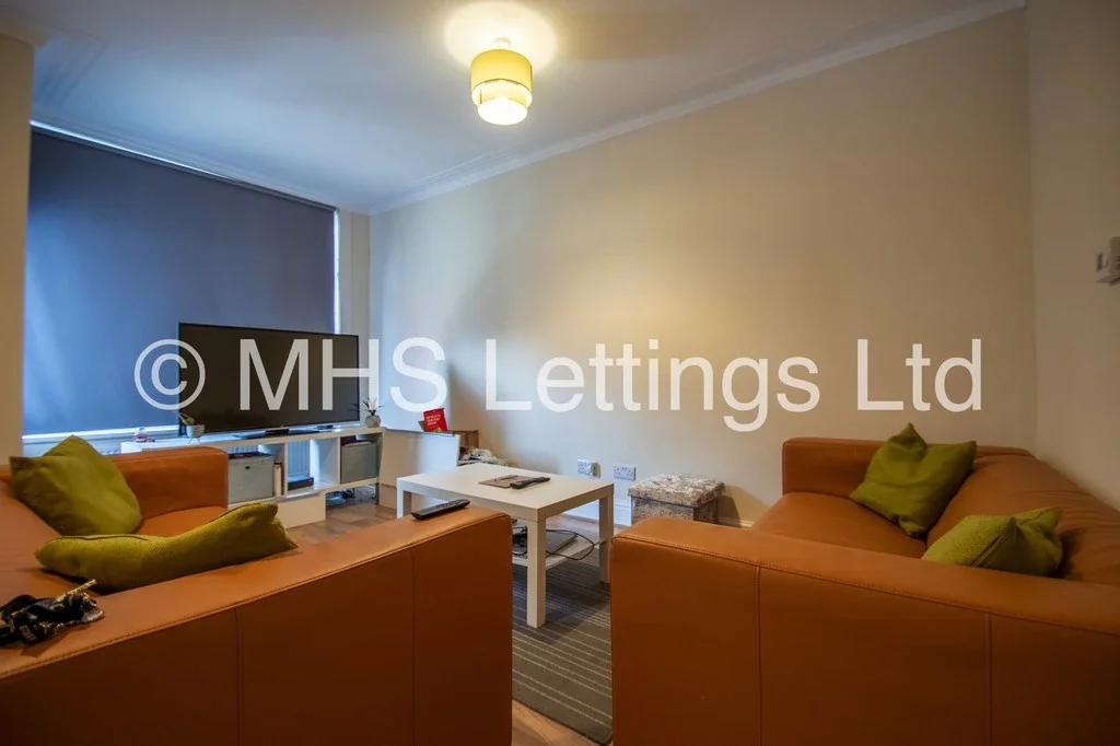 Flat Village Place in Leeds