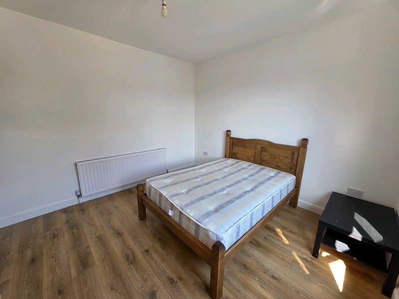 Room Chesterfield Road in Greater London