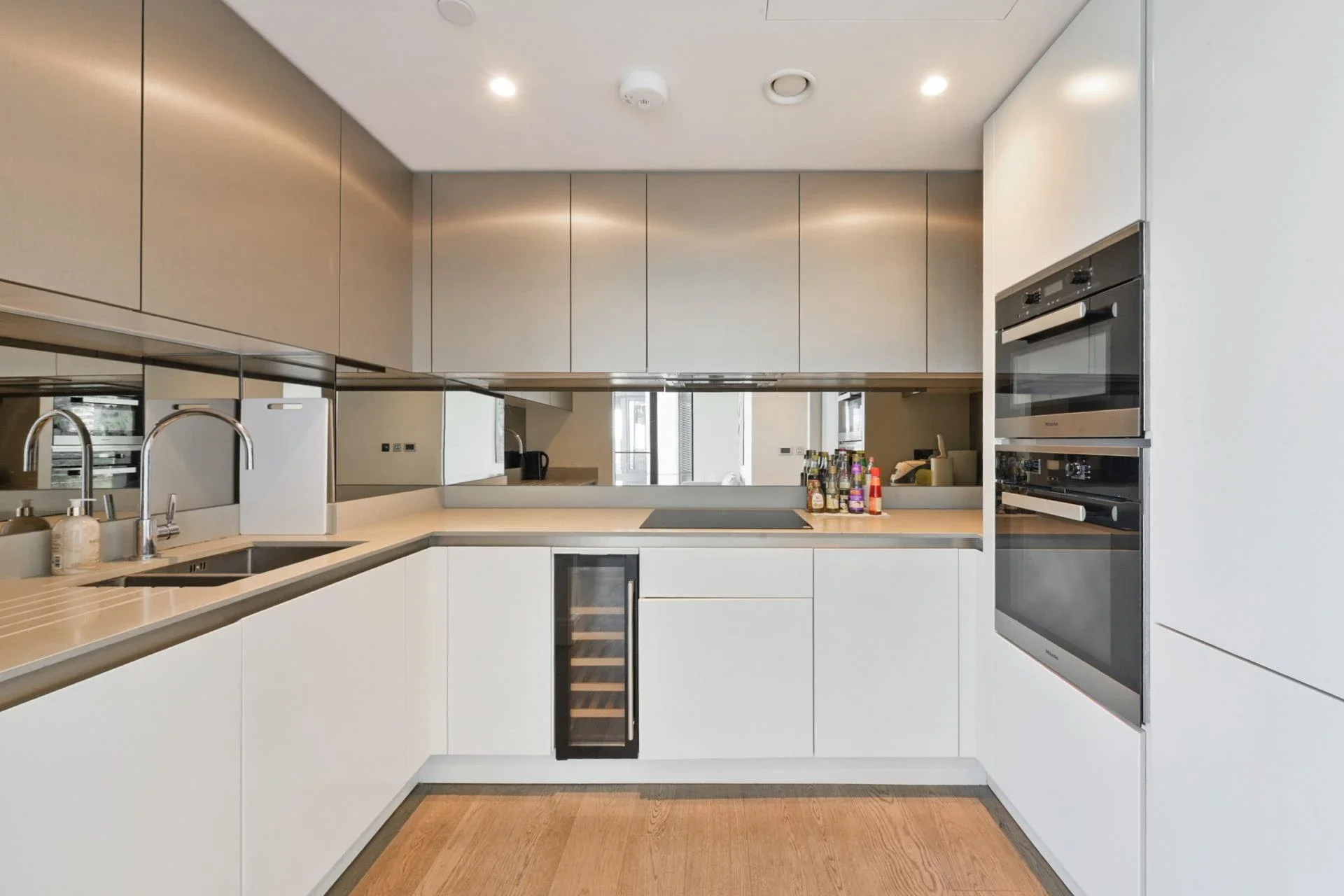 Flat Albert Embankment in Greater London