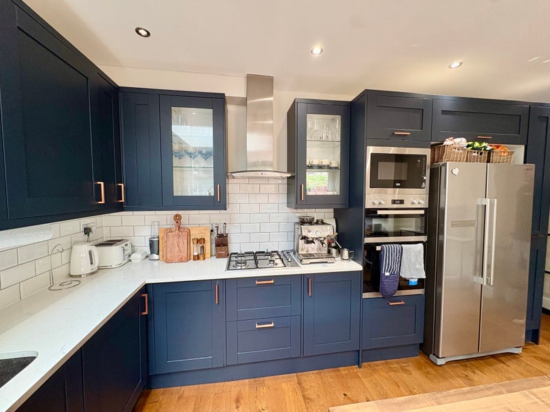 Flat Fairlight Road in Greater London