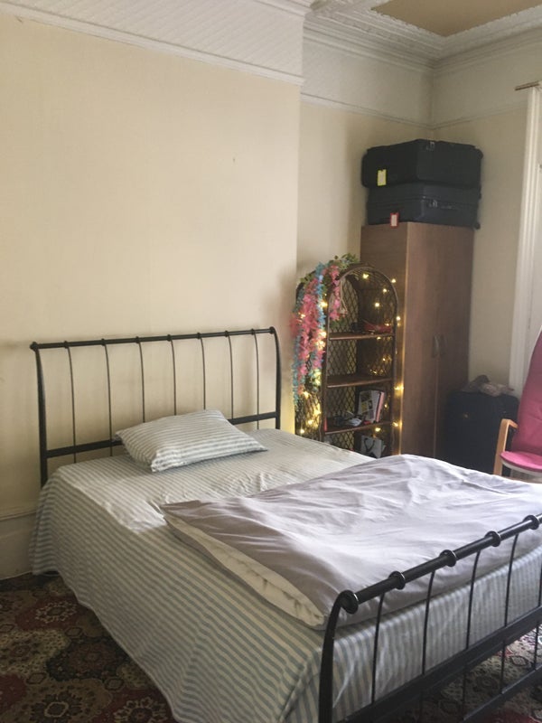 Room Ashley Road in Greater London