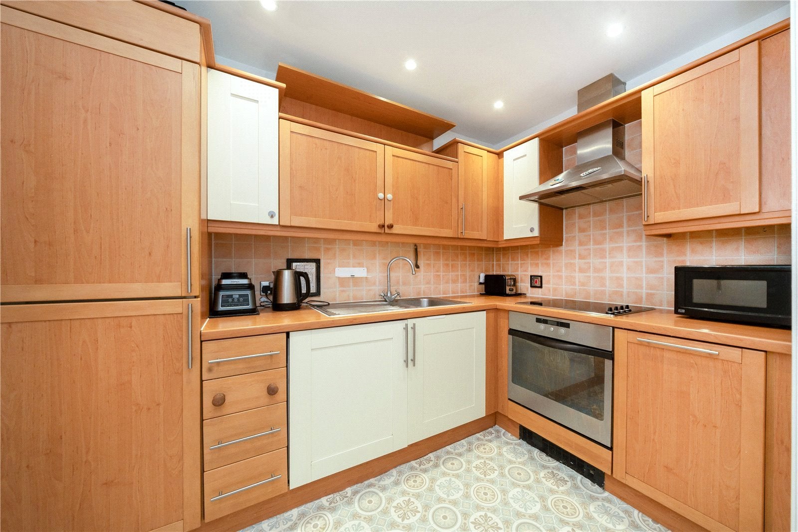 Flat Willesden Lane in Greater London
