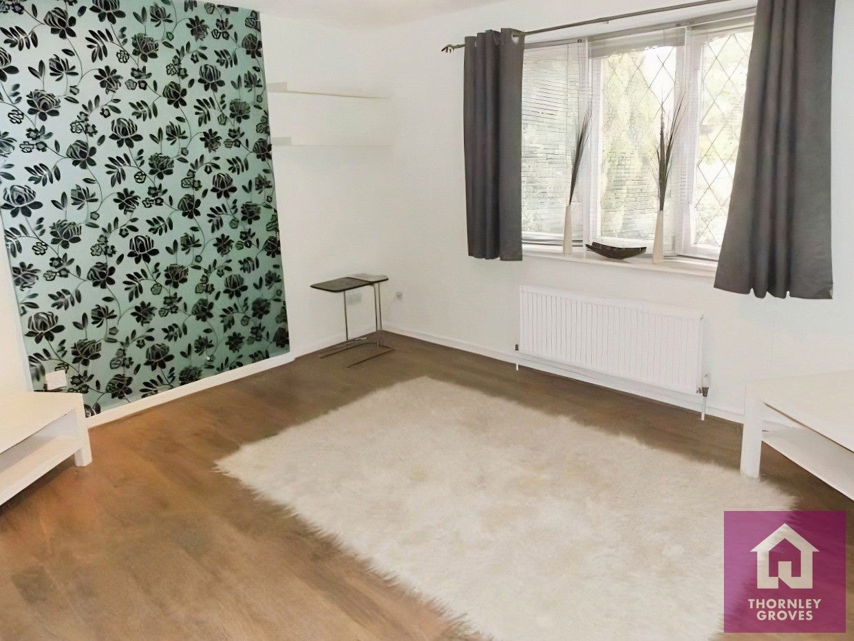 Flat Waterslea in Salford