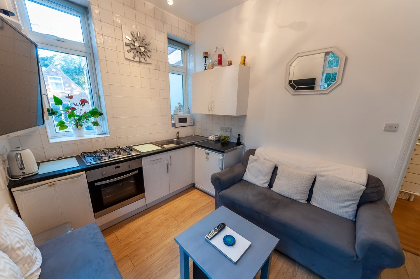 Flat Corfton Road in Greater London