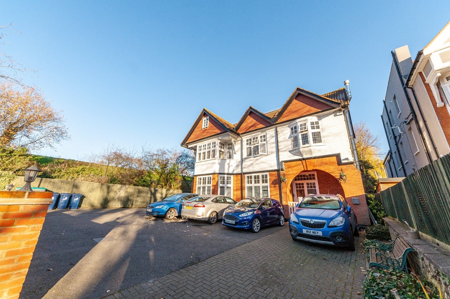 Flat Corfton Road in Greater London