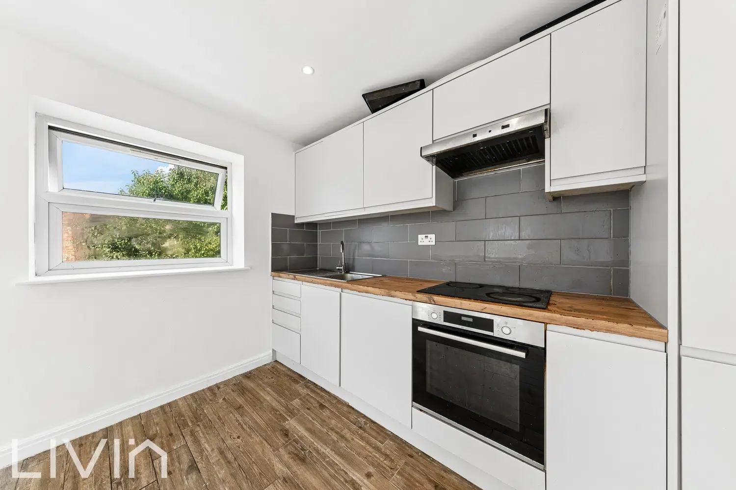 Flat Bullrush Close in Greater London