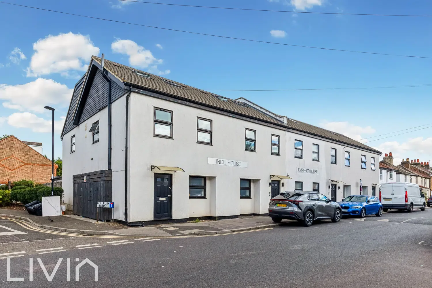 Flat Bullrush Close in Greater London