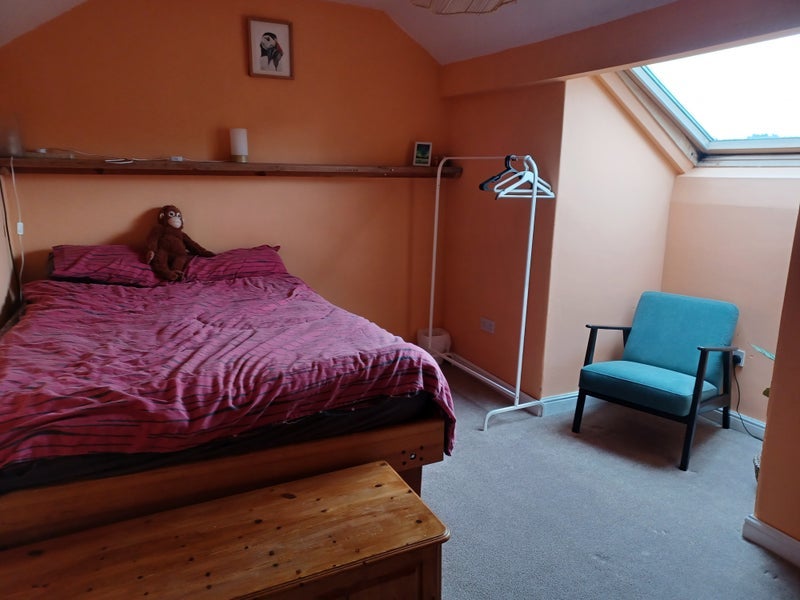 Room Cliffefield Road in Sheffield