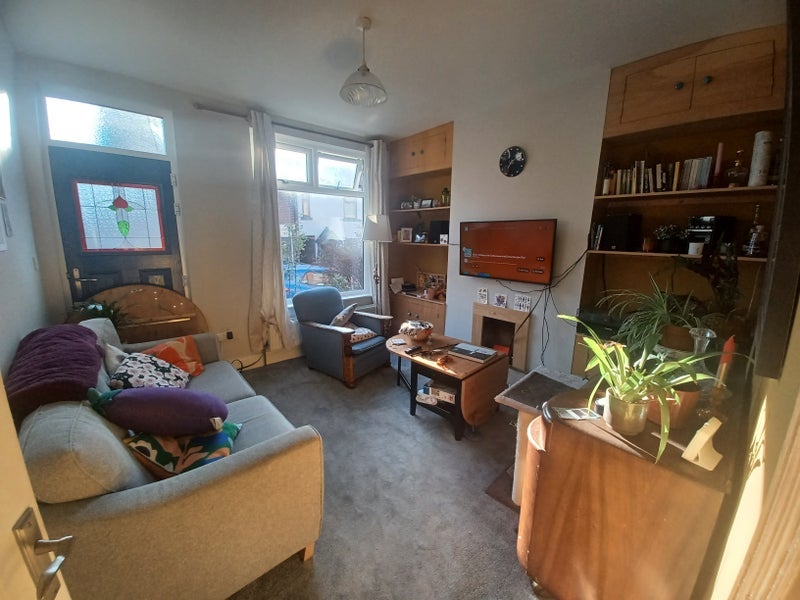 Room Cliffefield Road in Sheffield