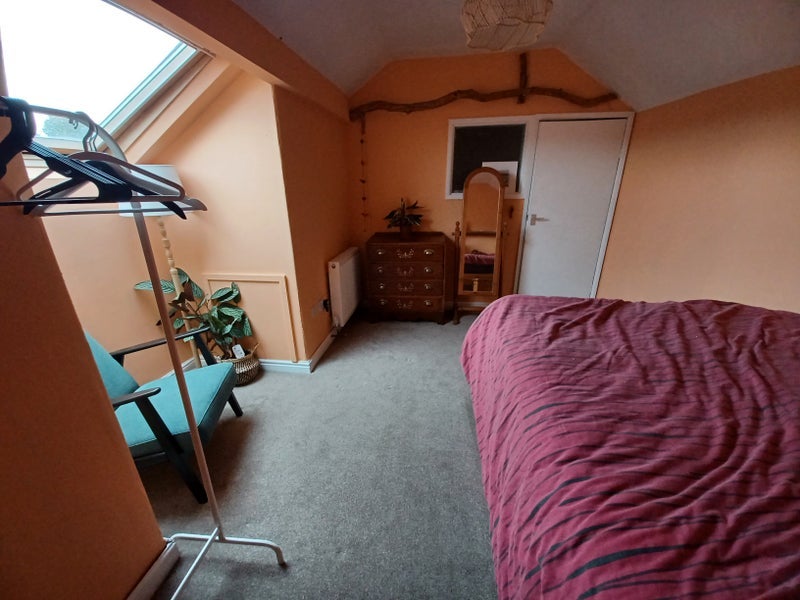 Room Cliffefield Road in Sheffield
