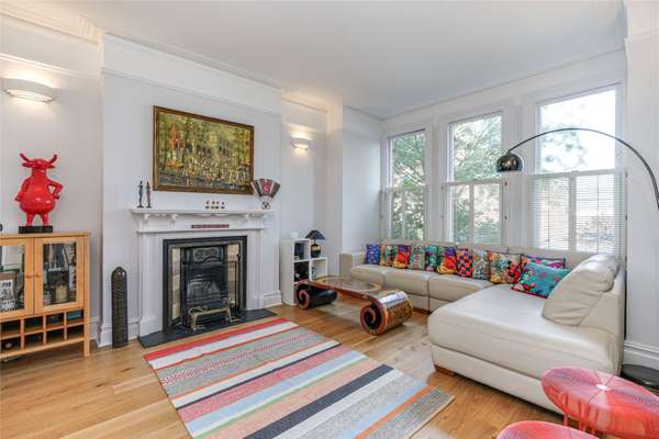 House Fairlawn Grove in Greater London