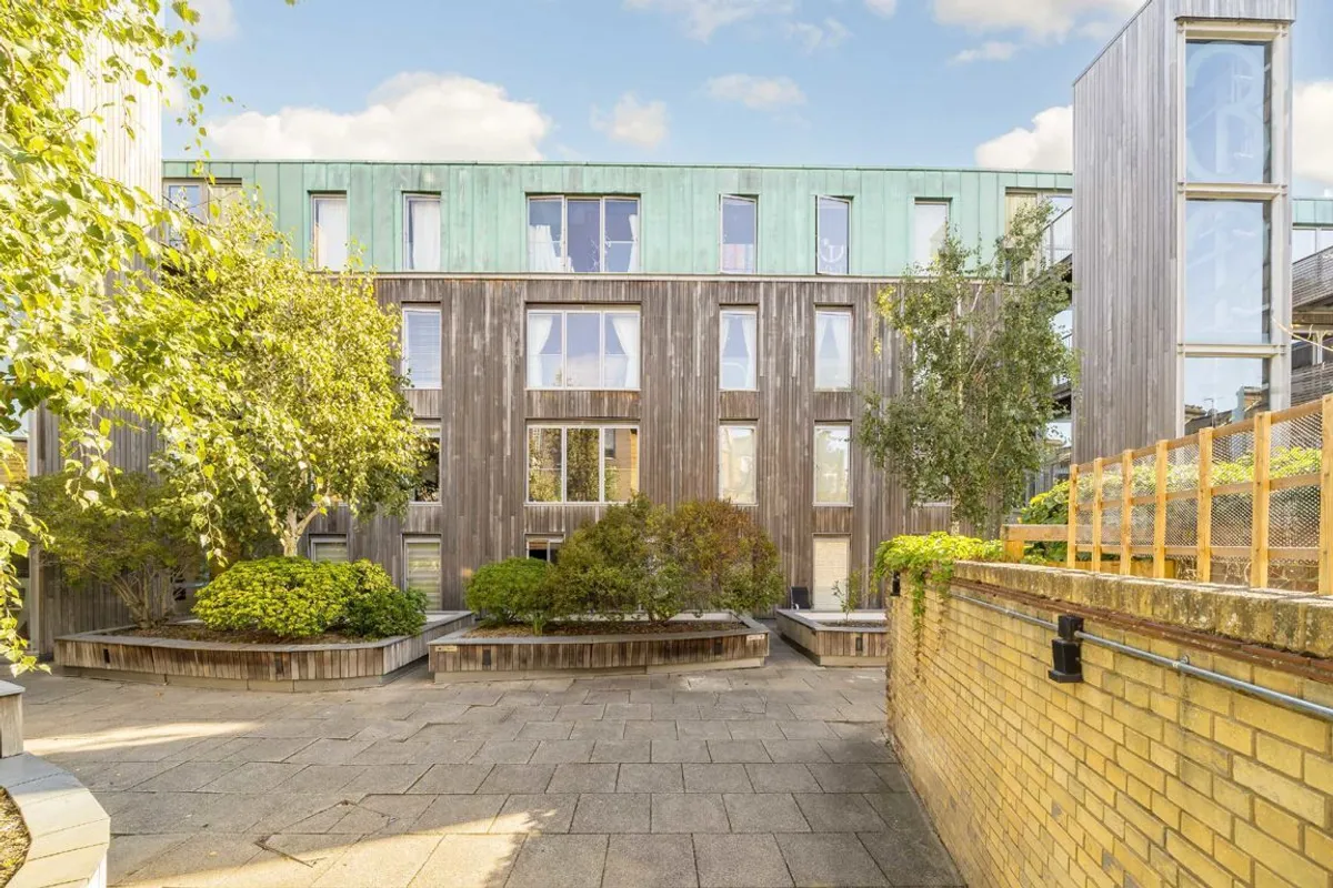 Flat Balham Grove in Greater London