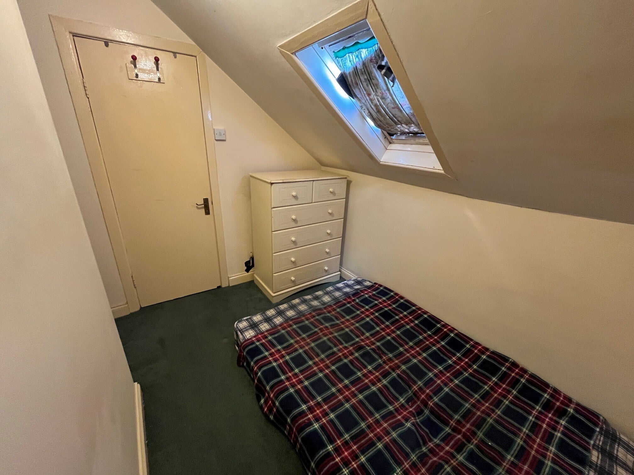 Flat Ninian Road in Cardiff