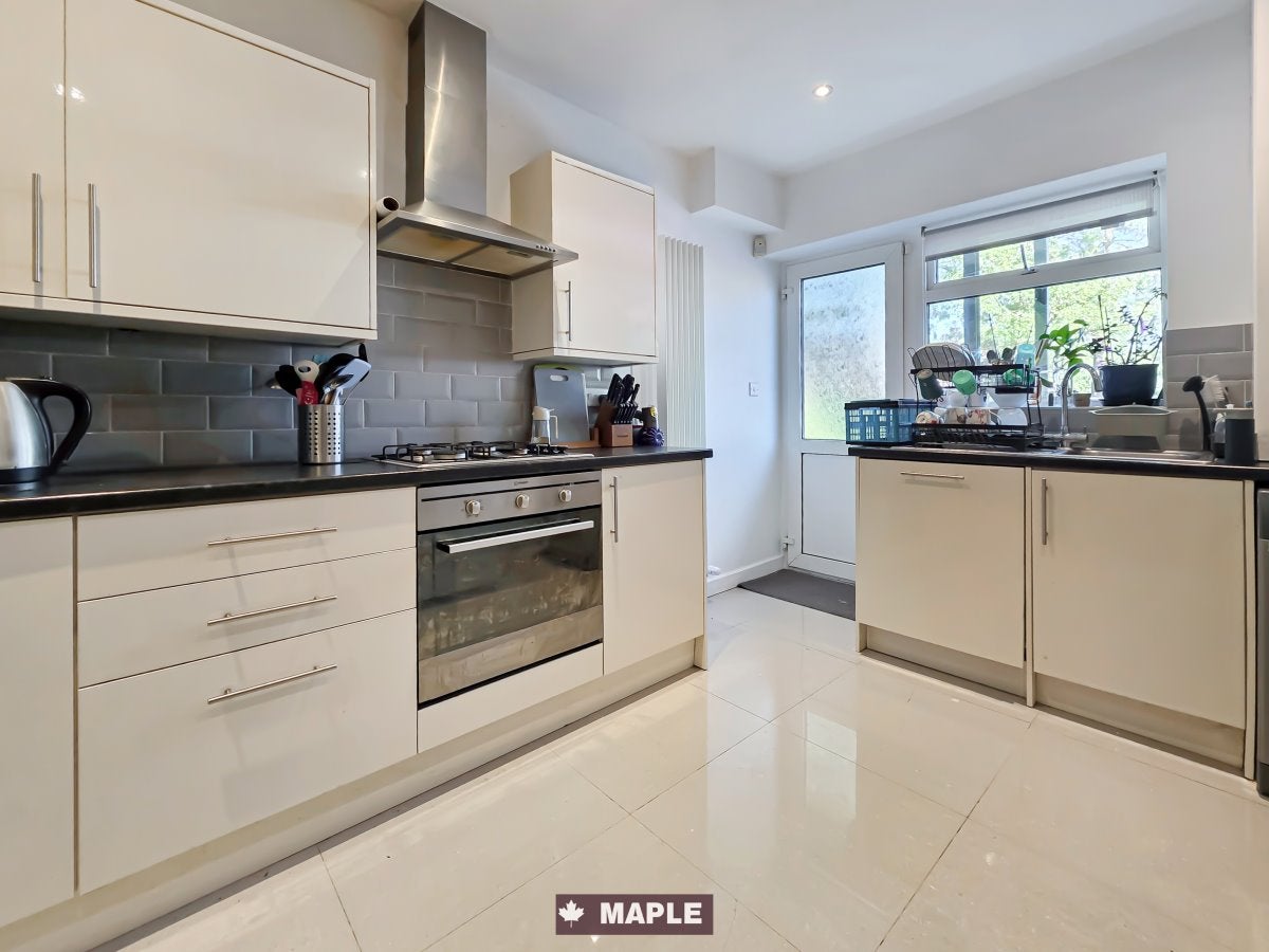 Flat Masons Avenue in Greater London