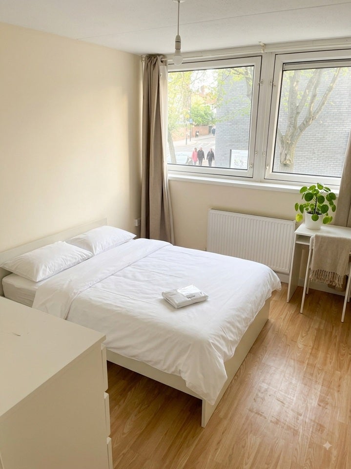 Room Blackstock Road in Greater London
