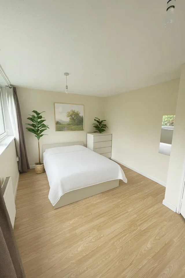Room Blackstock Road in Greater London