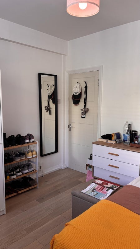 Room Garden Row in Greater London