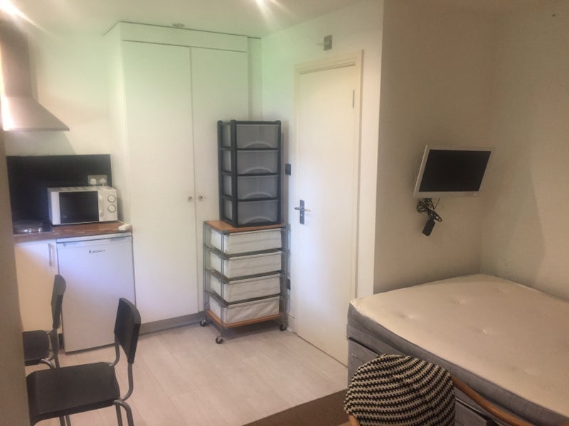 Flat Chamberlayne Road in Greater London