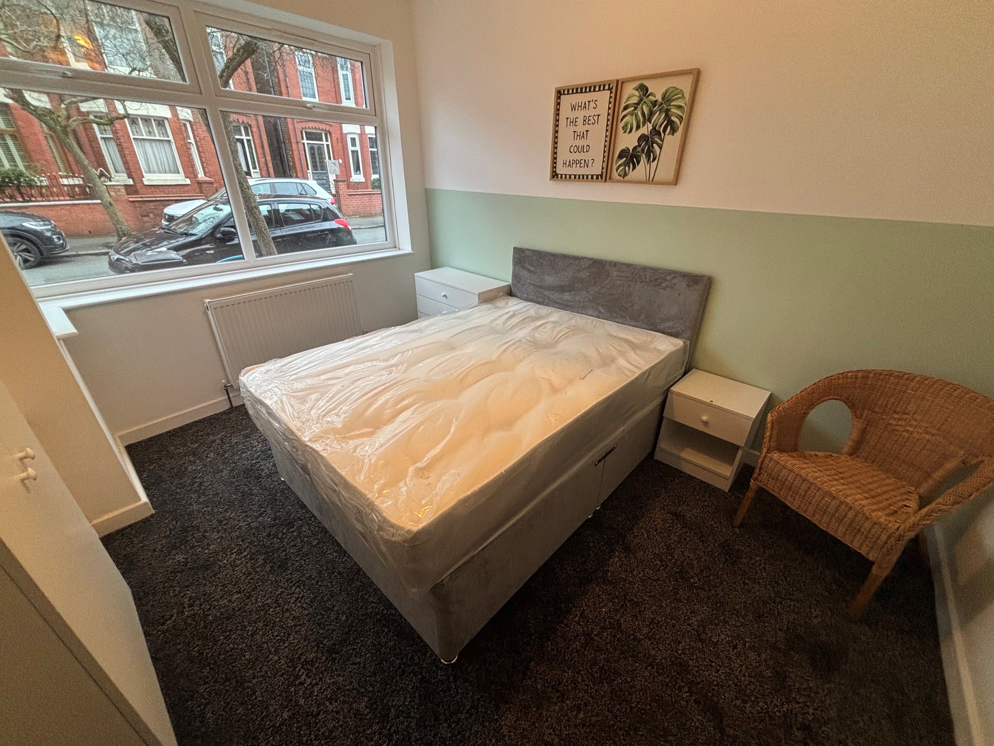Flat Ainsdale Grove in Stockport