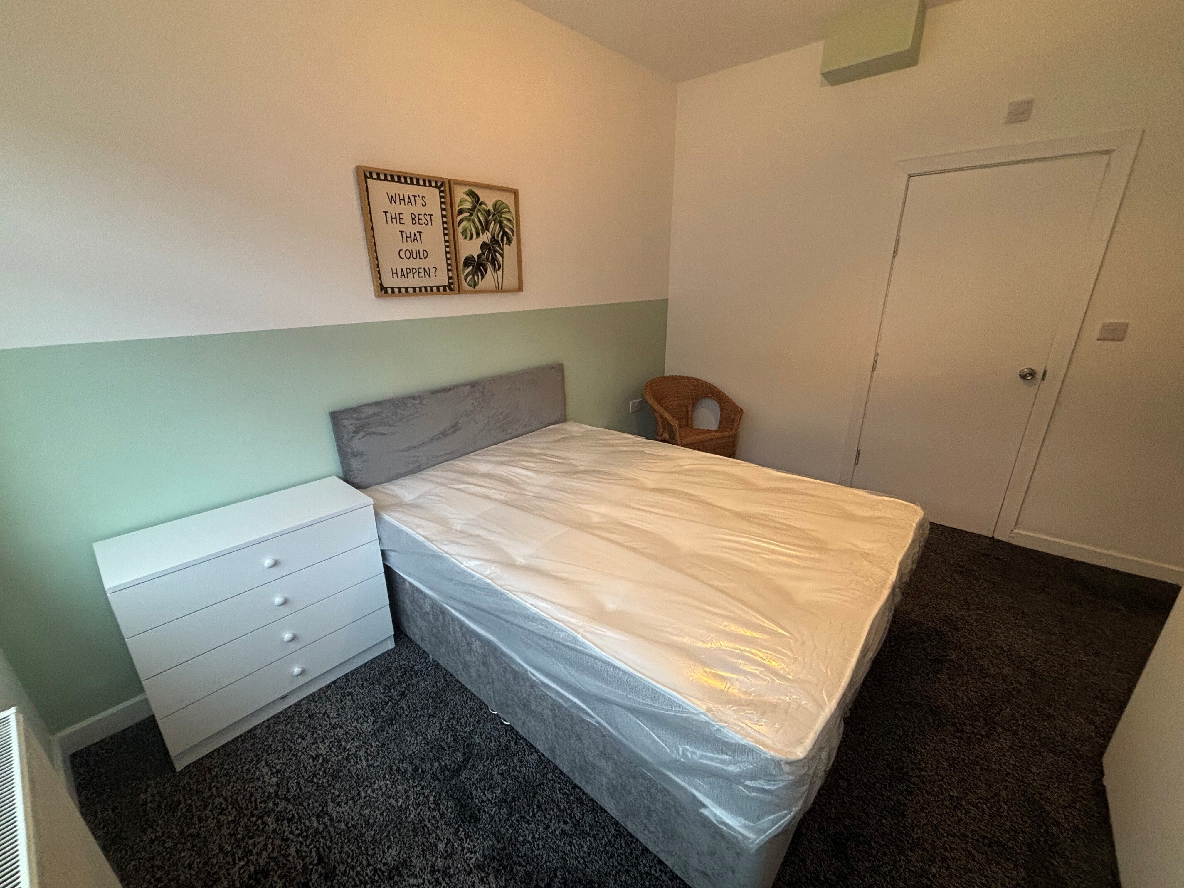 Flat Ainsdale Grove in Stockport