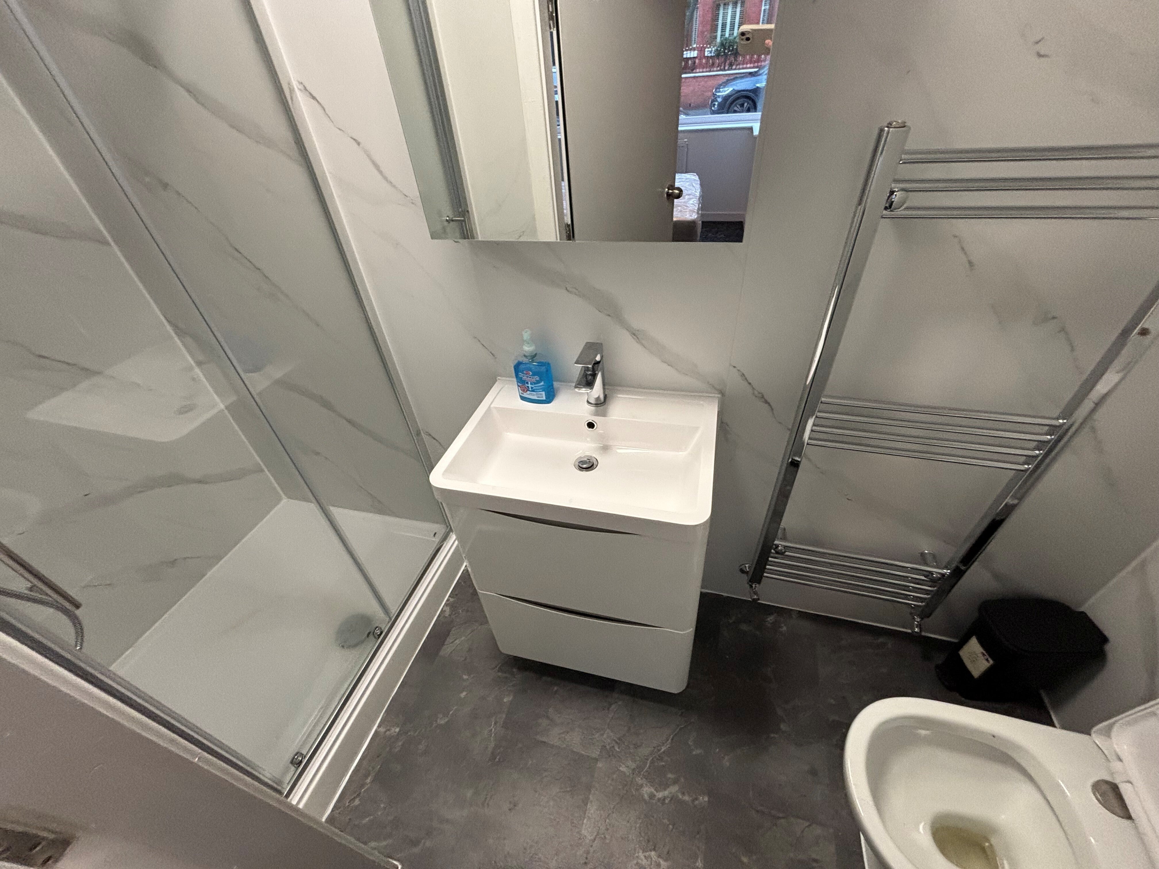 Flat Ainsdale Grove in Stockport