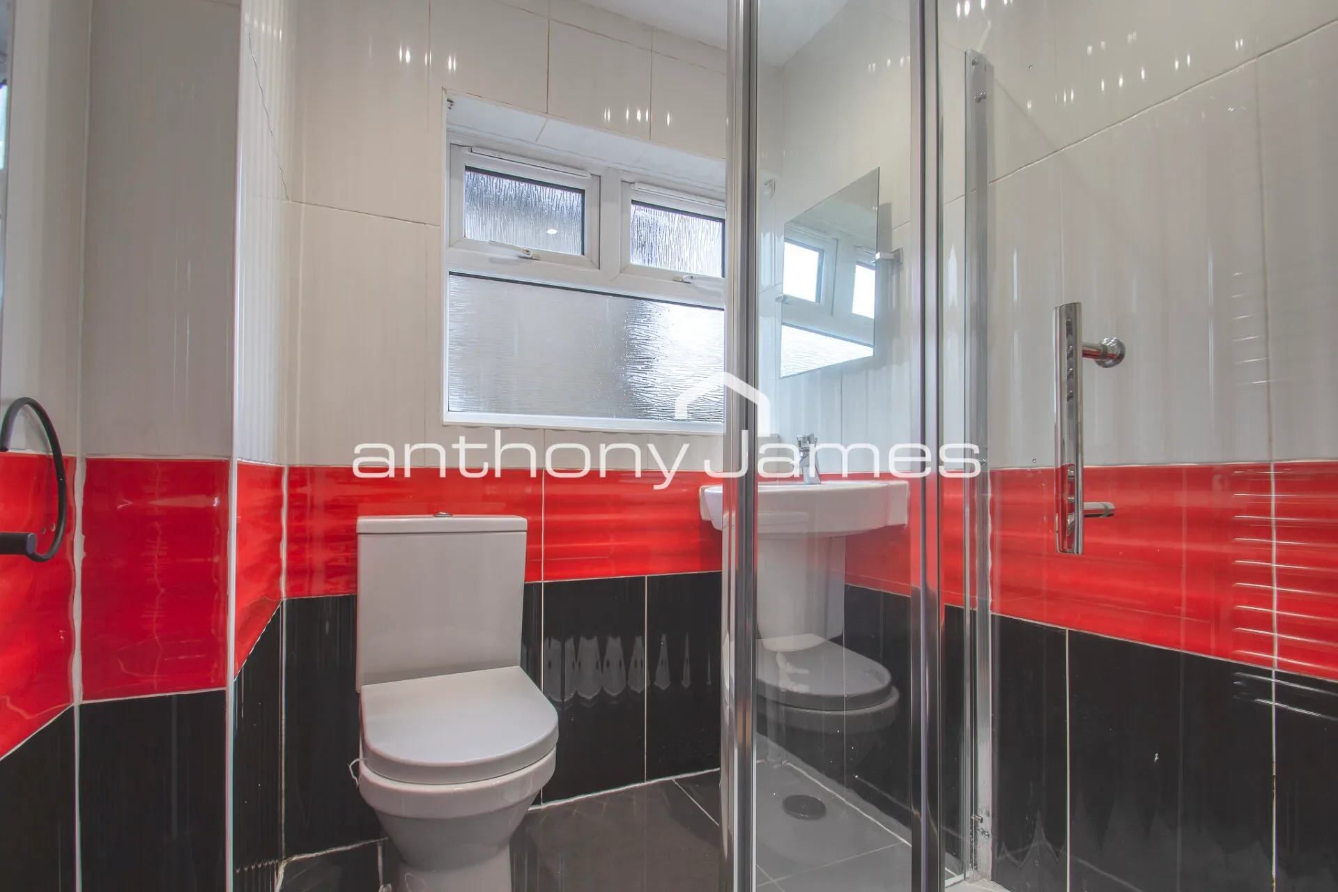Flat Parkside Avenue in Greater London