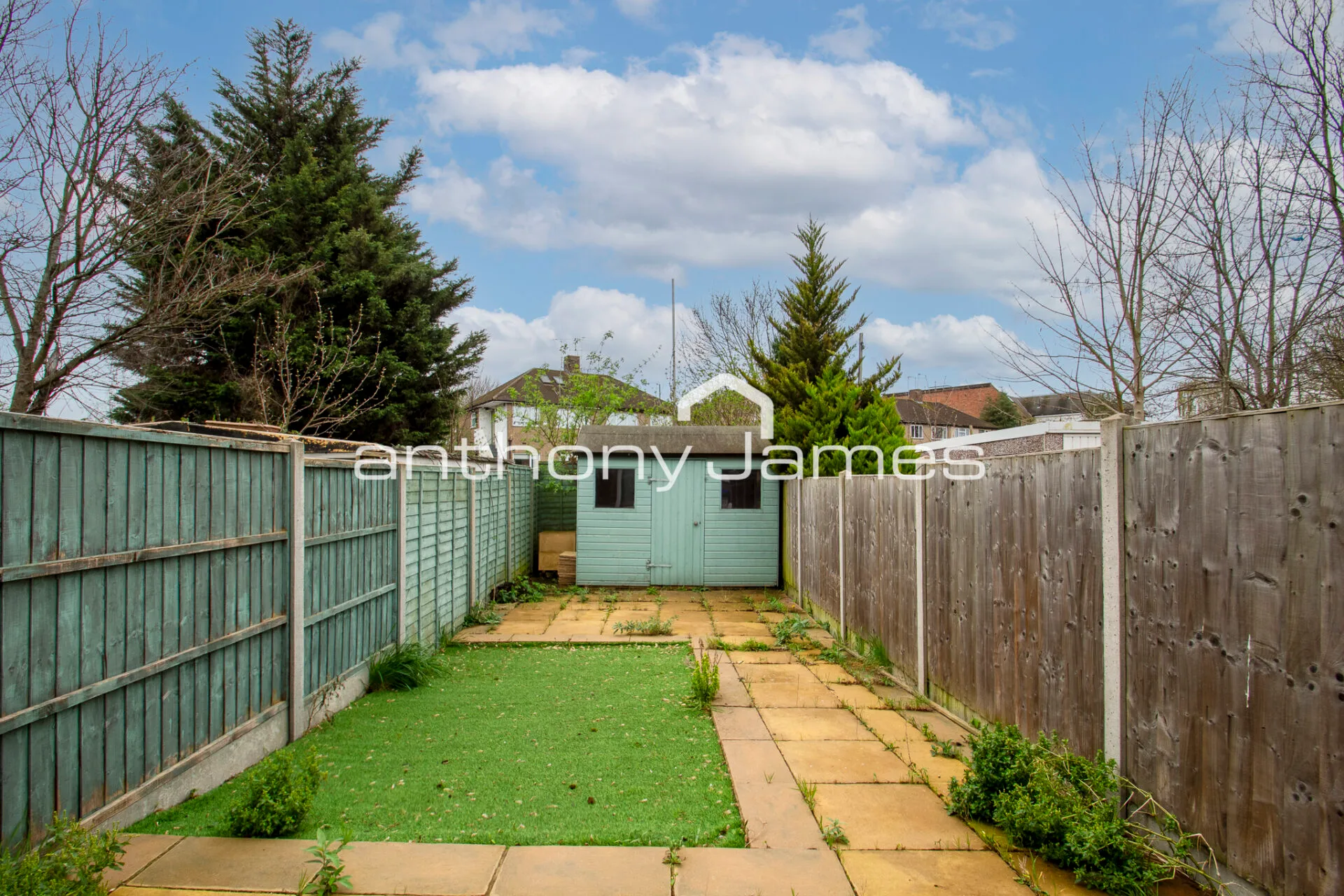 Flat Parkside Avenue in Greater London
