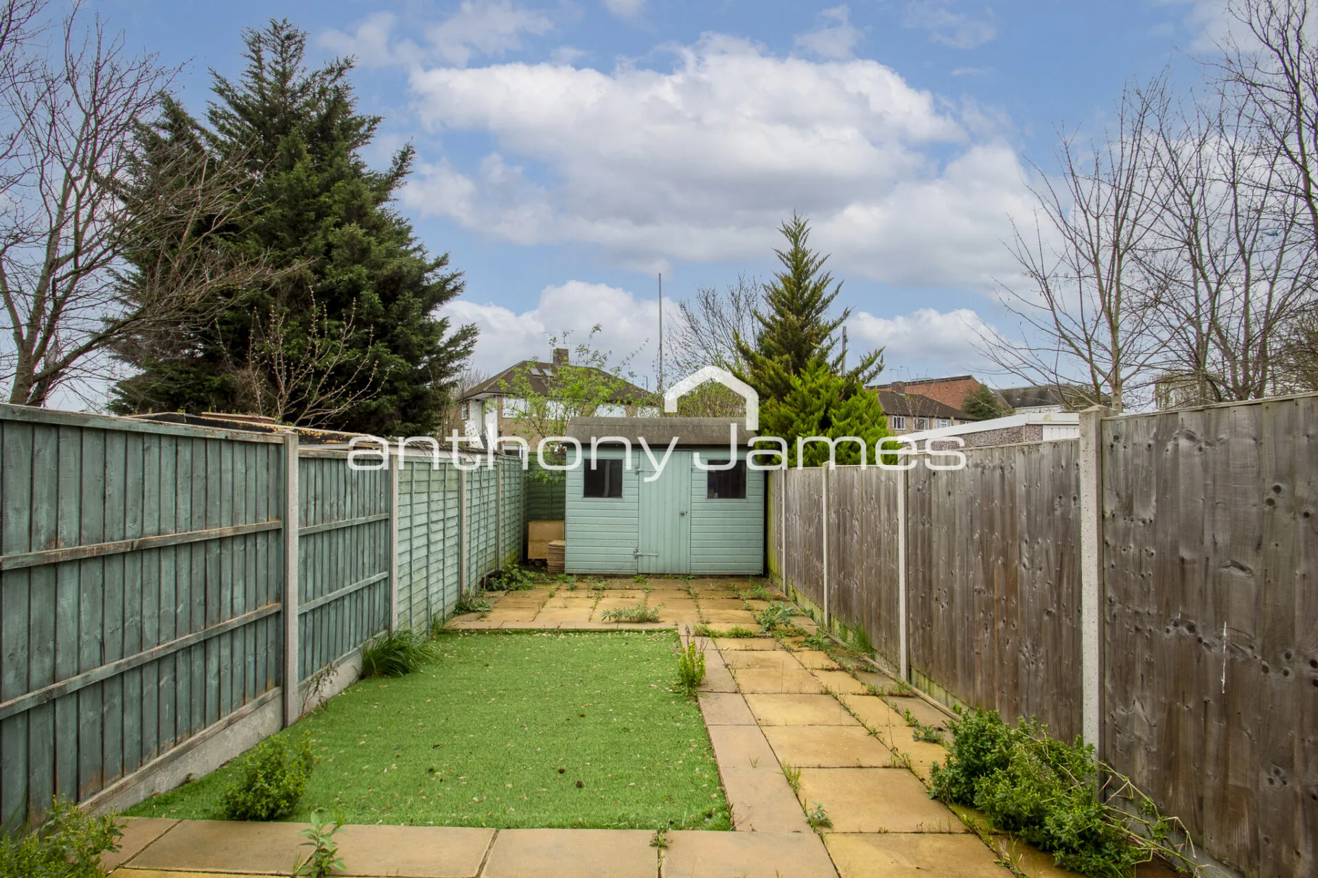 Flat Parkside Avenue in Greater London