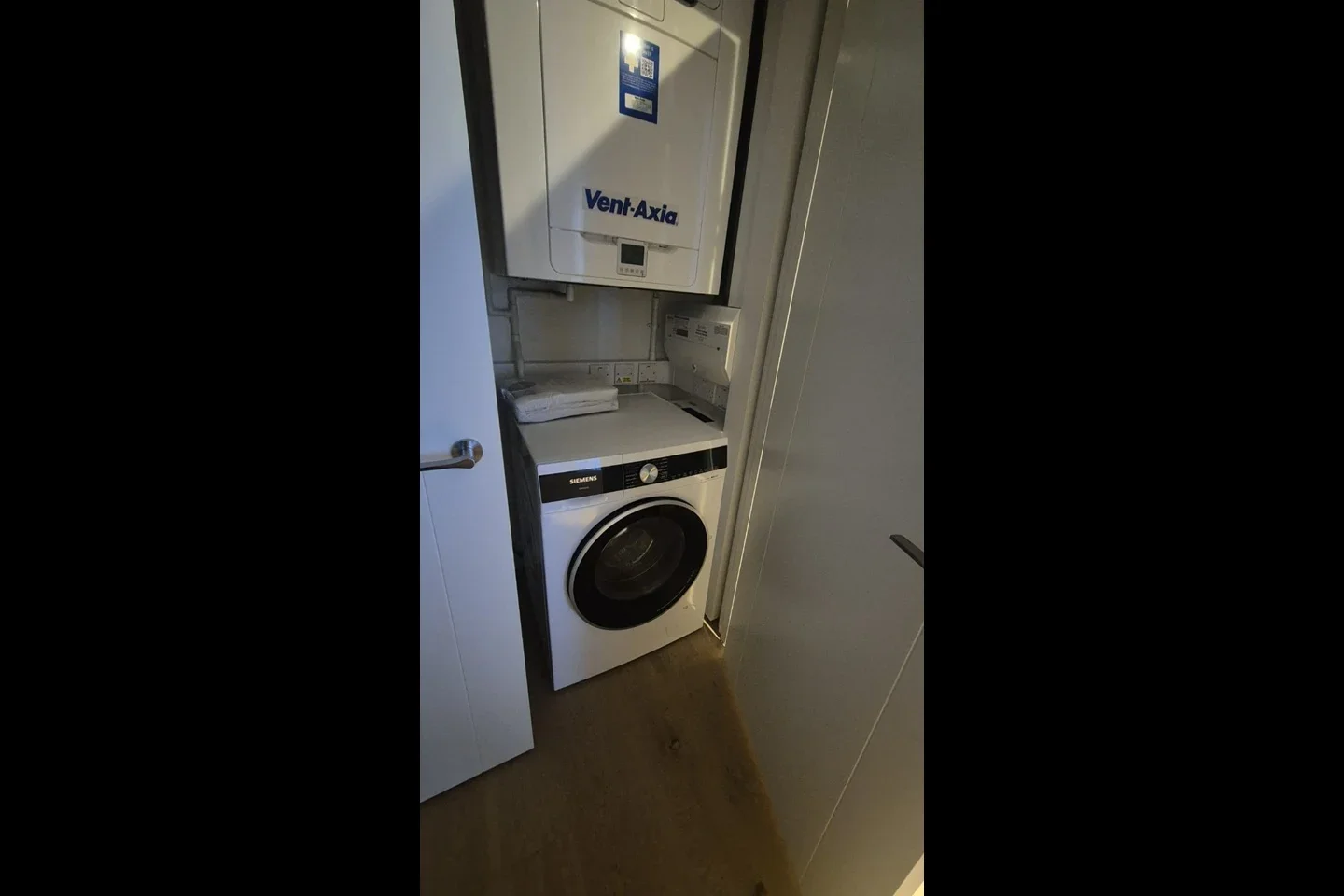 Flat South Quay Square in Greater London