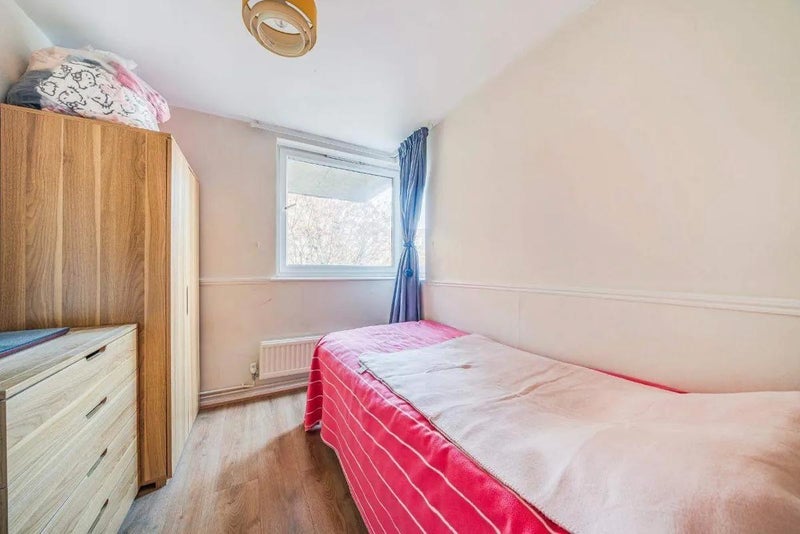 Room Cyrus Street in Greater London
